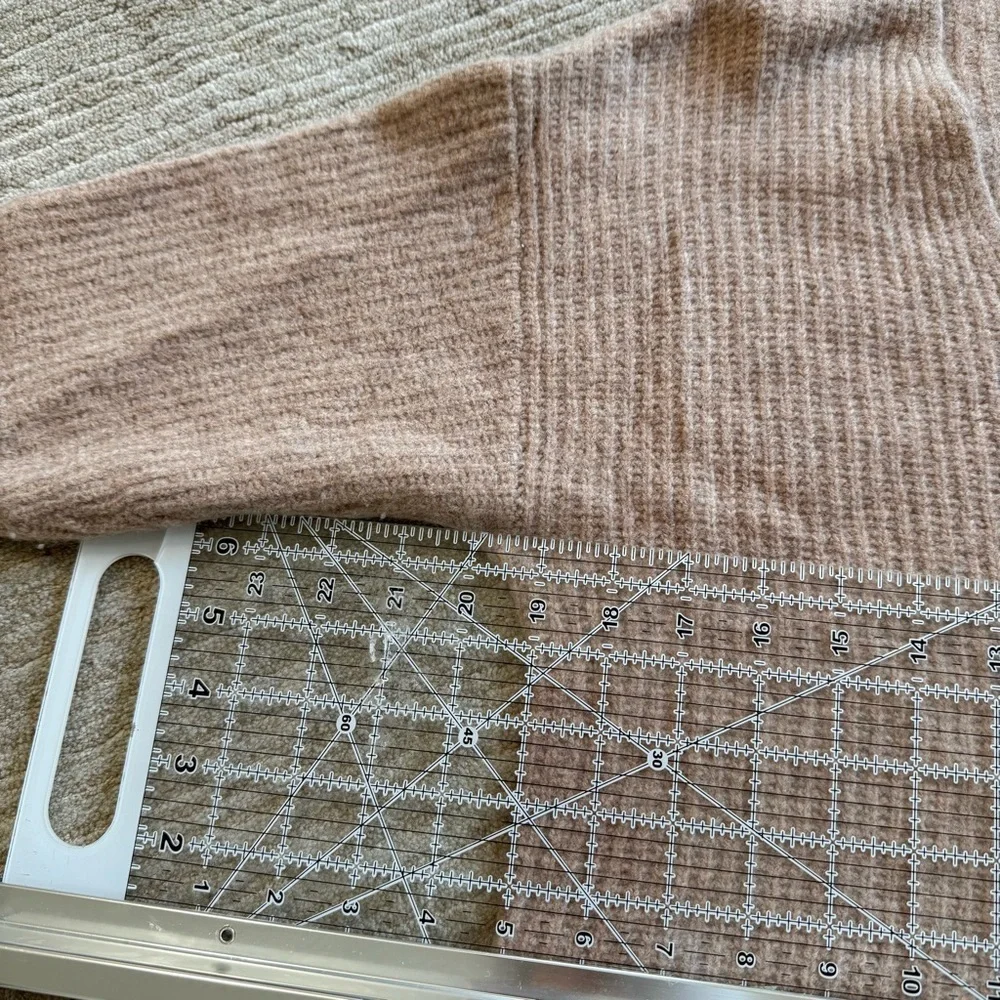 Aritzia babaton mondo sweater. Lightweight non-itchy Merino wool. Size X-Small - Picture 9 of 11